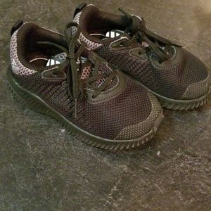 *SOLD* Adidas Alphabounce boys running shoes